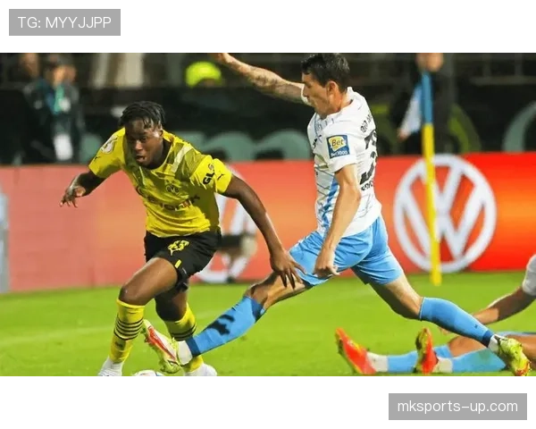 多特蒙德高位压迫下防线频繁暴露空间，近期表现受限对赛季走势形成制约