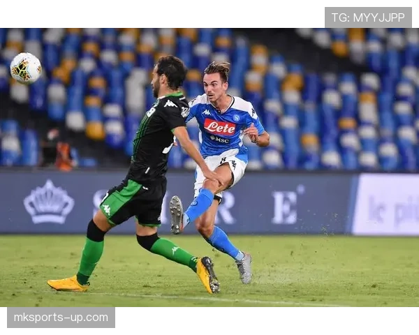 国际米兰边翼卫主导进攻，中路渗透能力是否面临考验？