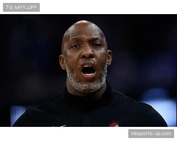 比卢普斯无球跑动拉开空间助攻创造数次关键得分差距