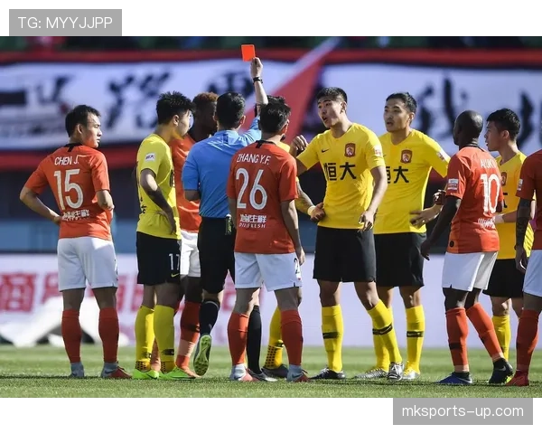 禁赛规则：红黄牌累计与直接停赛的判定标准