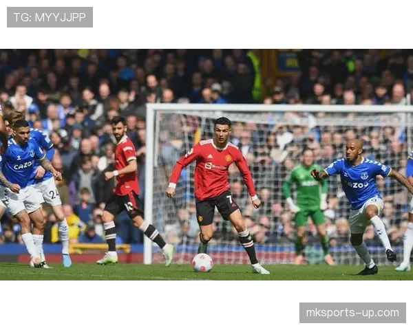 曼联危机：球队战术混乱与球员矛盾加剧，豪门地位岌岌可危！